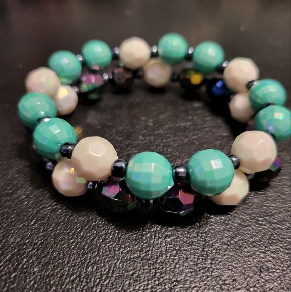 Iridescent Bracelet and Earrings Set - Picture 6 of 15